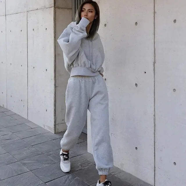 Women Warm Hoodie and Pants Set.