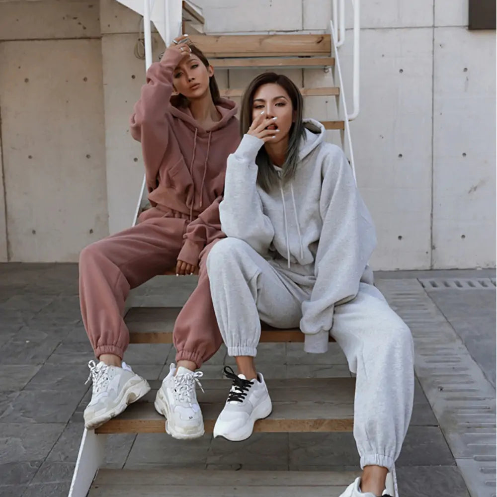 Women Warm Hoodie and Pants Set.