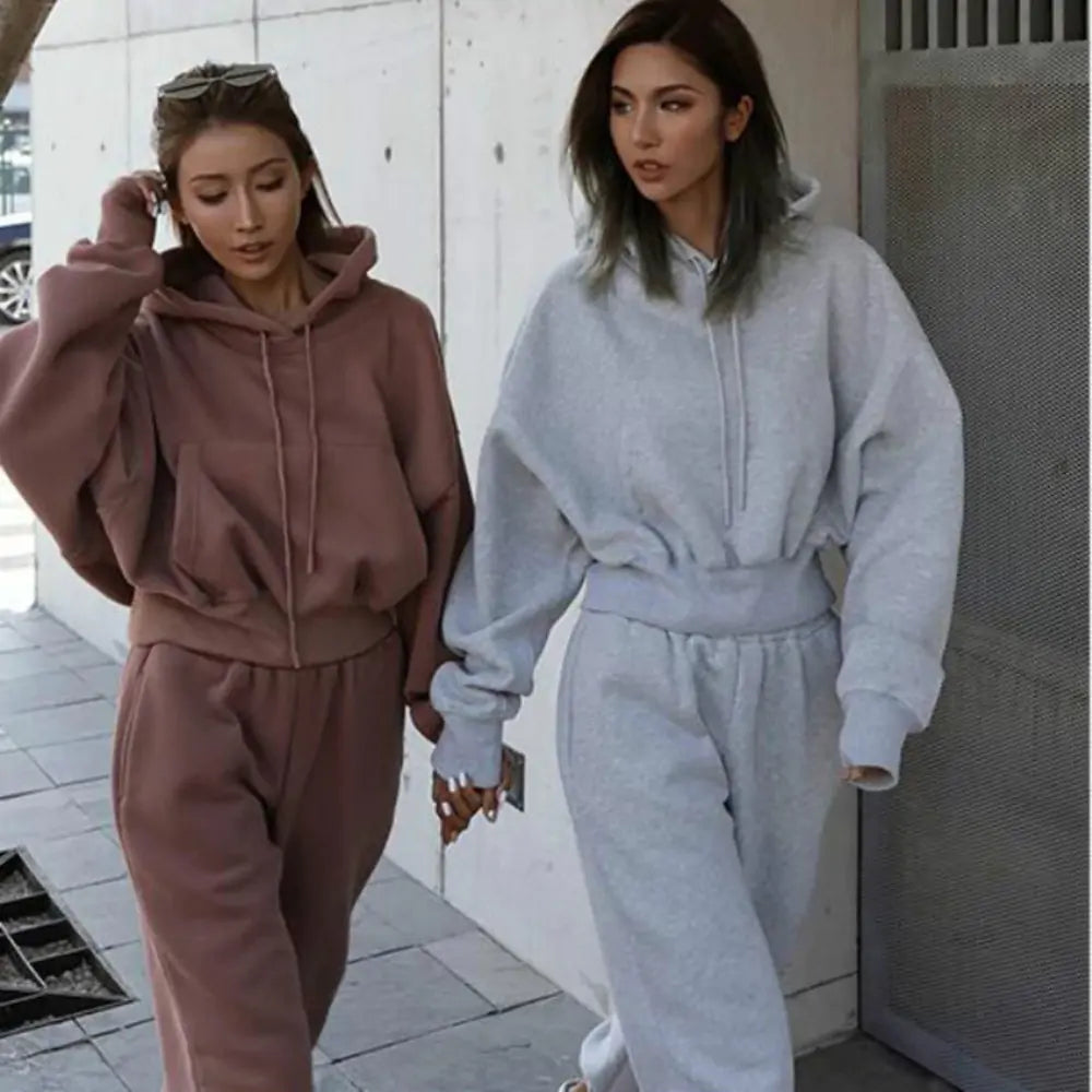 Women Warm Hoodie and Pants Set.